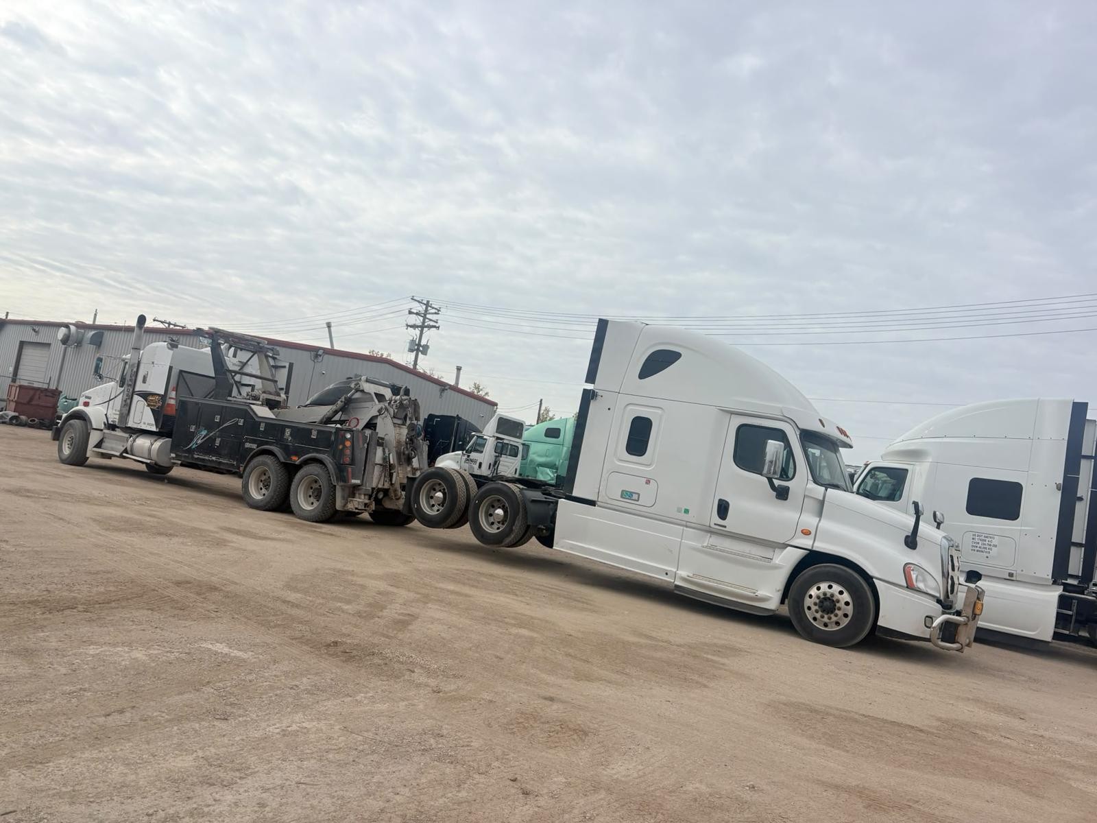 Heavy-duty truck recovery in progress